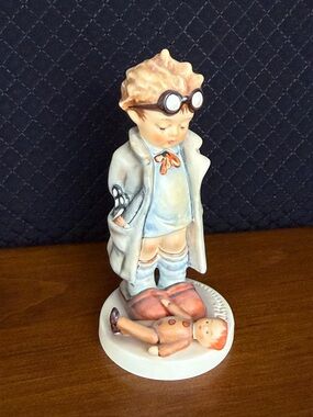 Hummel Goebel #127 Doctor, TMK-7